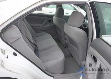 2010 Toyota Camry Se/Le/Xle z USA, uszkodzony, nr VIN 4T4BF3EK3AR044637